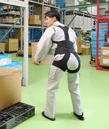 働く人の腰を支えるアシストスーツ ダイヤ工業 | イプロスものづくり