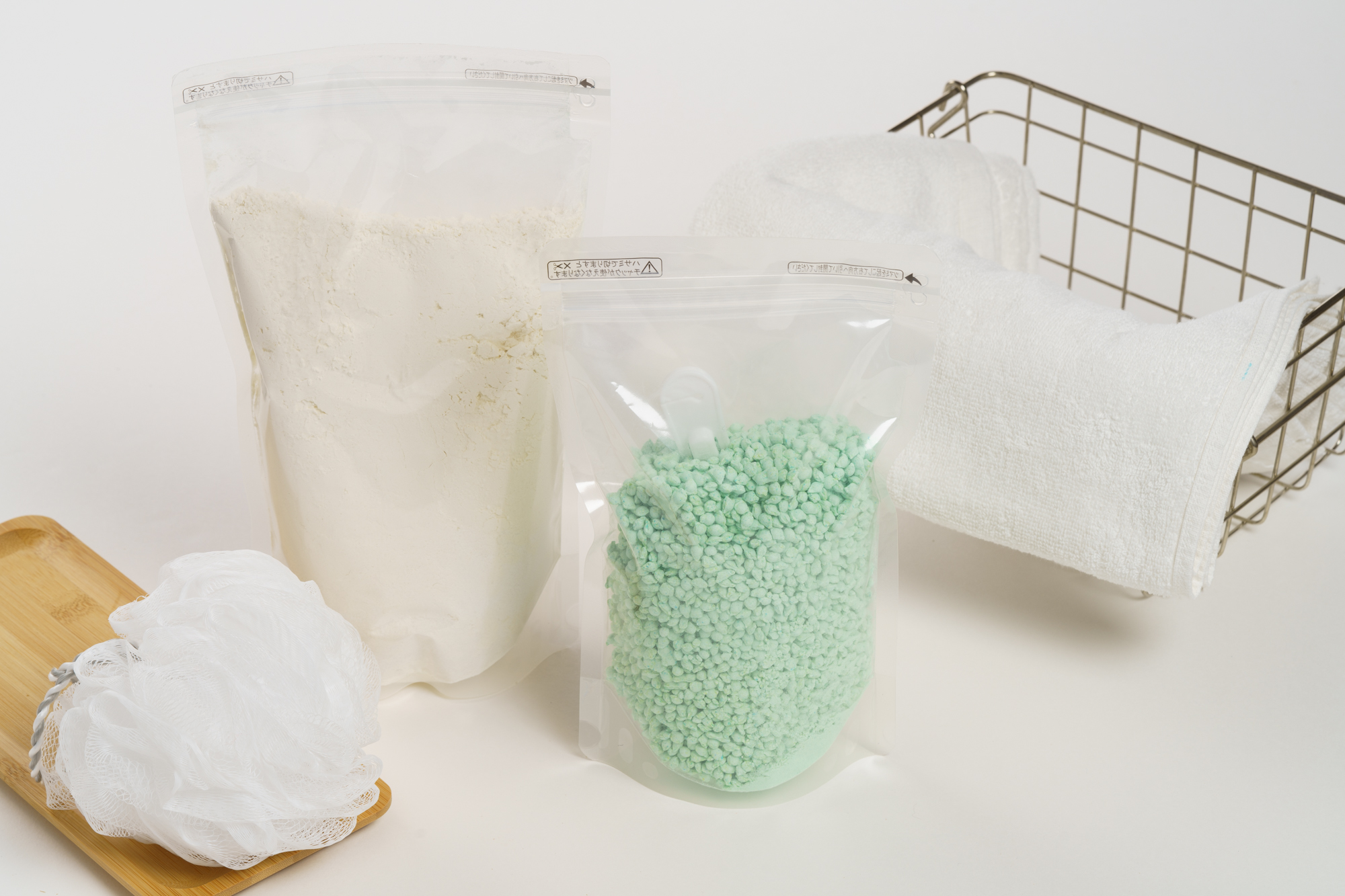 洗剤、入浴剤などのパッケージ（包装）に好適なポケットジップ