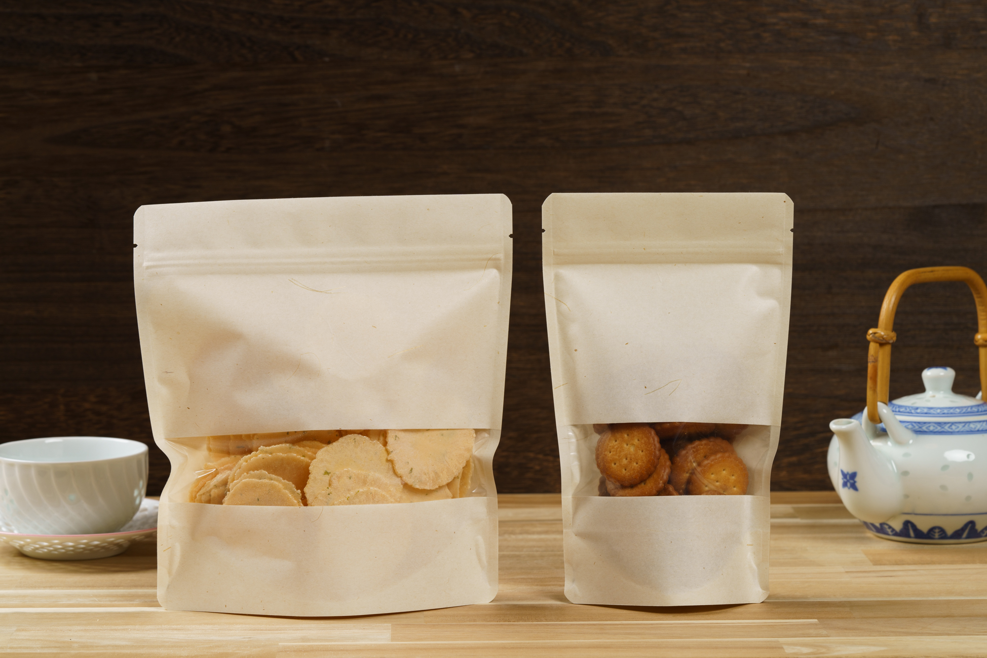 お菓子や、粉類、冷凍製品等の包装に好適なスタンドチャック袋