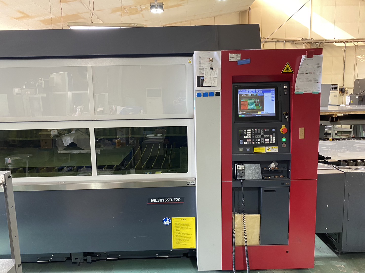 ファイバーレーザー加工機