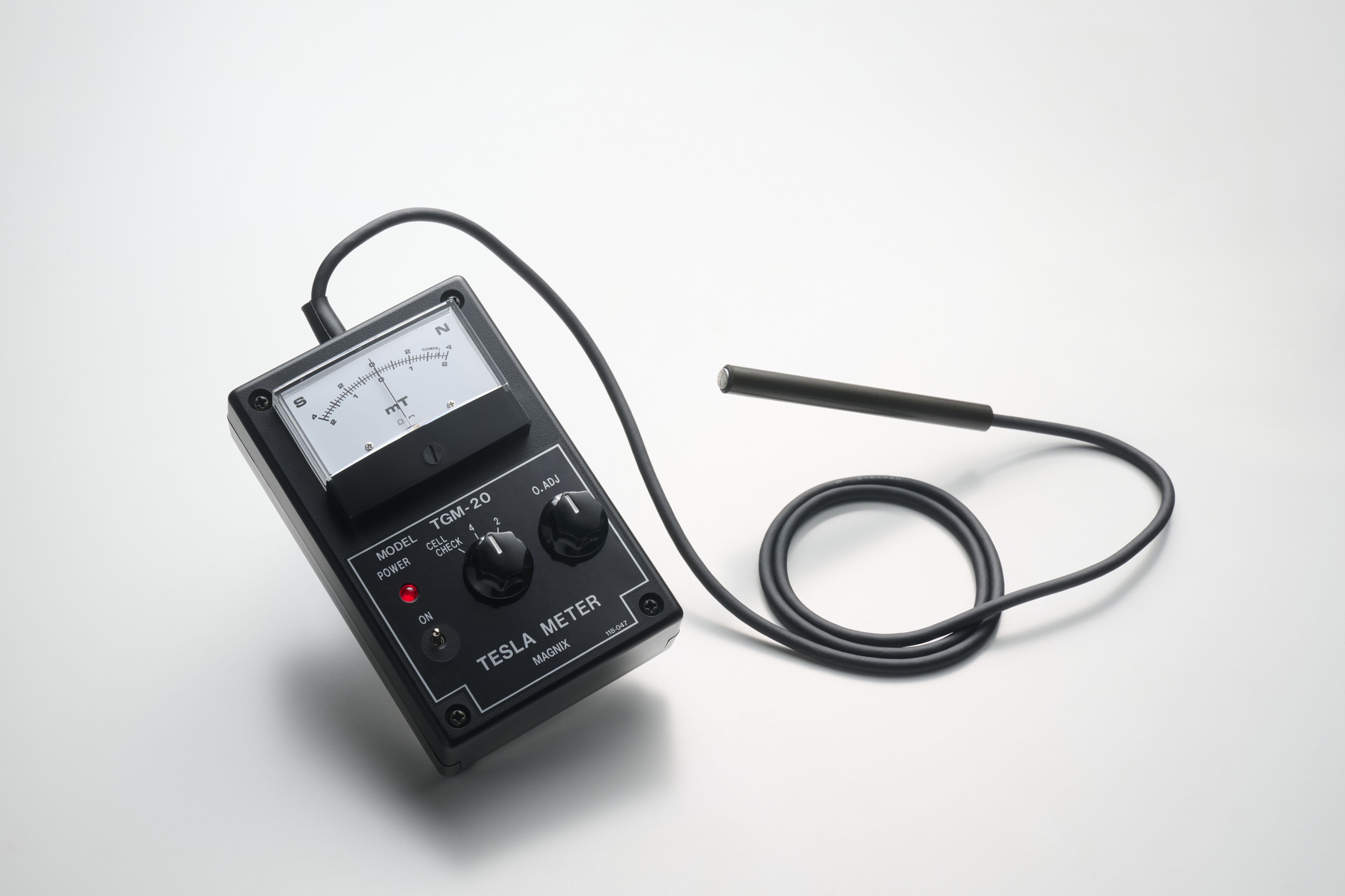 簡易型磁気測定器『TGMシリーズ ハンディテスラメーター』 MAGNIX