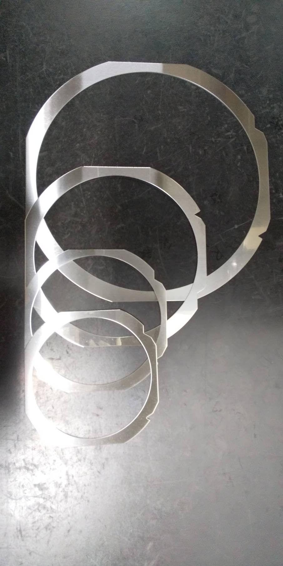 半導体製造に欠かせない、信頼のダイシングテープフレームをご提供