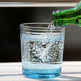 【飲料向け】透明な飲料・炭酸飲料に、色がつかない水溶性食物繊維