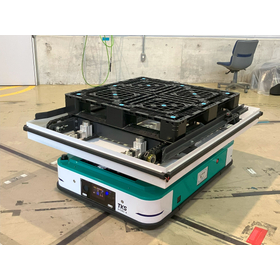 【導入事例】搬送物の自動移載が可能に！コンベヤ搭載型無人搬送車