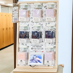 女性下着販売向け 商品陳列型 卓上自動販売機『QR はいどーぞ』 製品画像