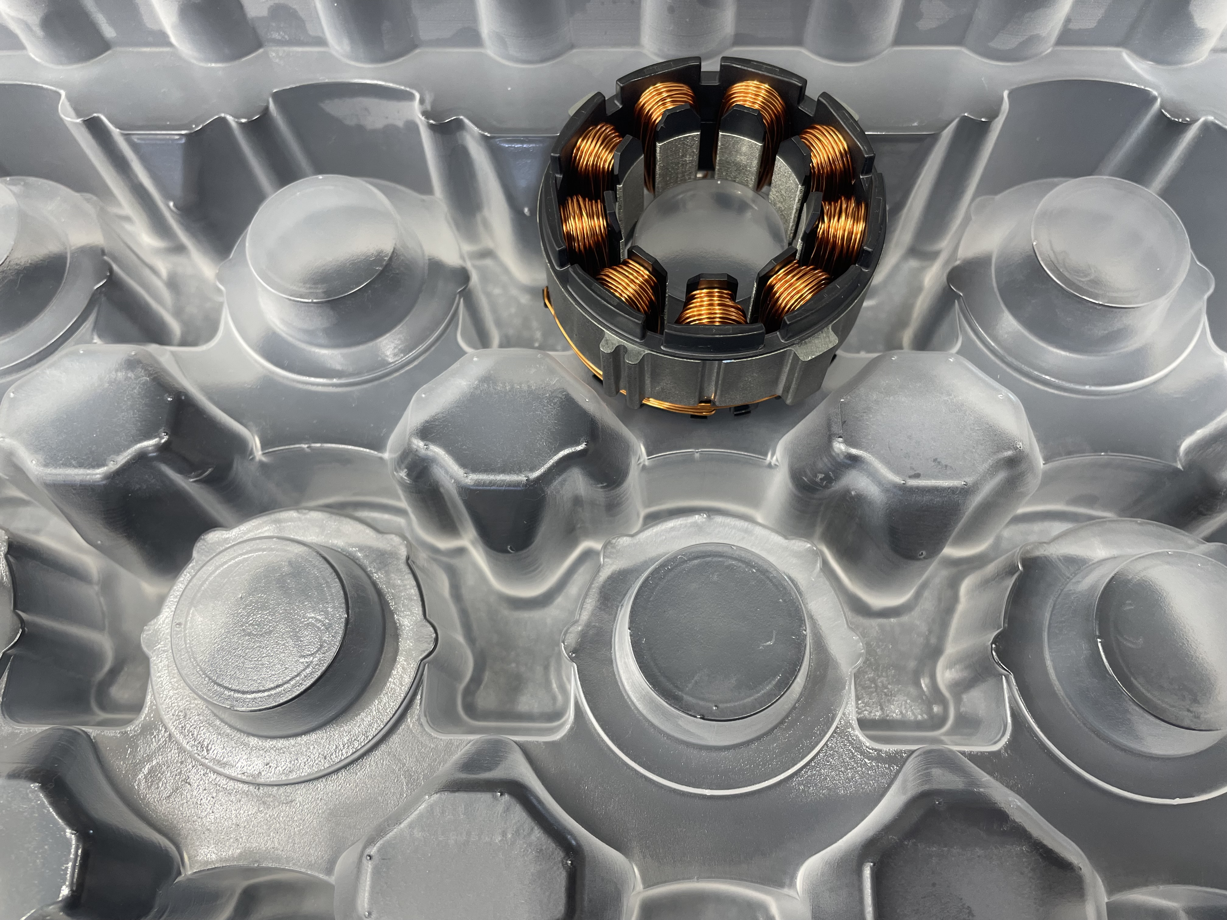 【自動車向け】真空成形ソフトトレー