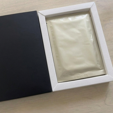 スライドさせる際の開封体験を味わえる｜スリーブ箱