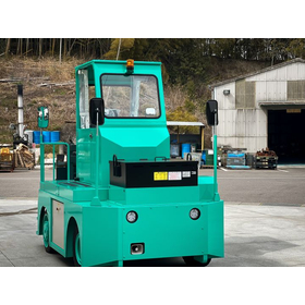 向きも移動も自由自在！全方位40TON牽引車！