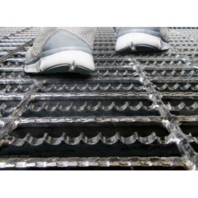 工場床用グレーチング｜セレーテッド滑り止め細目タイプ