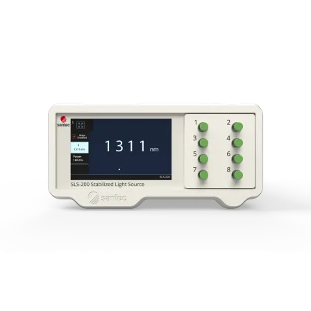 santec-SLS-200-安定化光源-19インチハーフラック-ディスプレイ有-正面.jpg