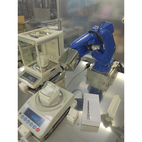 粉体秤量ロボット.jpg