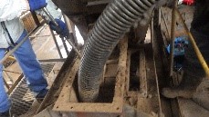 粉体吸引車でダスト回収｜ホッパー・コンベア内清掃事例