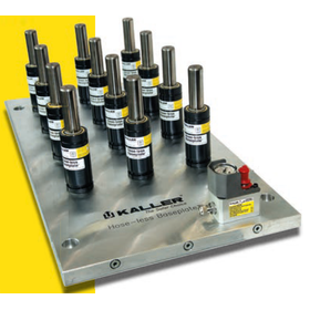 Hose-less base plate that eliminates the need for piping work for press molds.