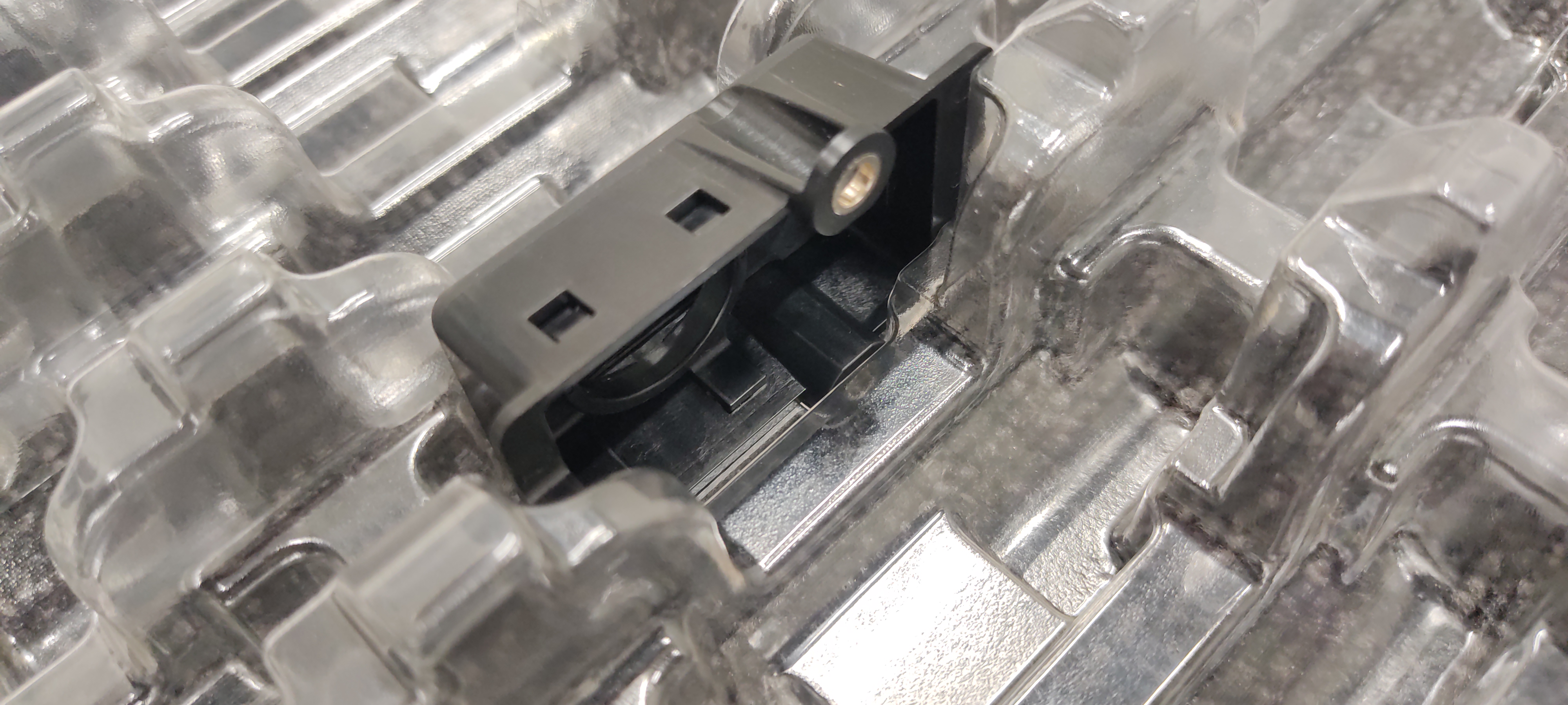 【通信機器向け】真空成形ソフトトレー