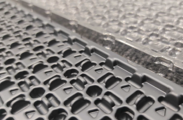 【電子部品向け】真空成形ソフトトレー