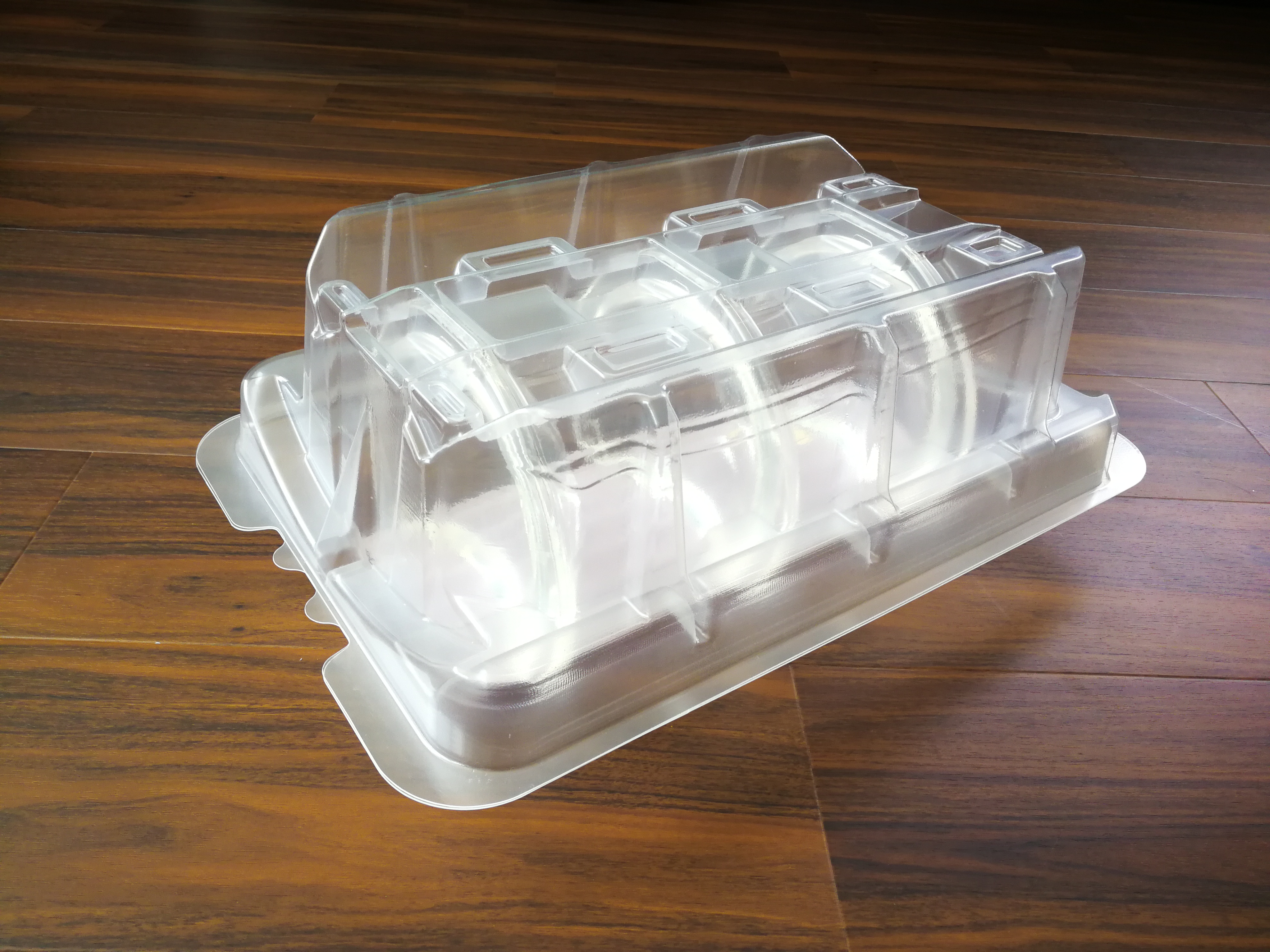 【光学機器向け】真空成形ソフトトレー