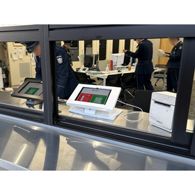 工場受付DX事例｜年間20万人の来訪者管理を紙台帳からデジタルへ 製品画像