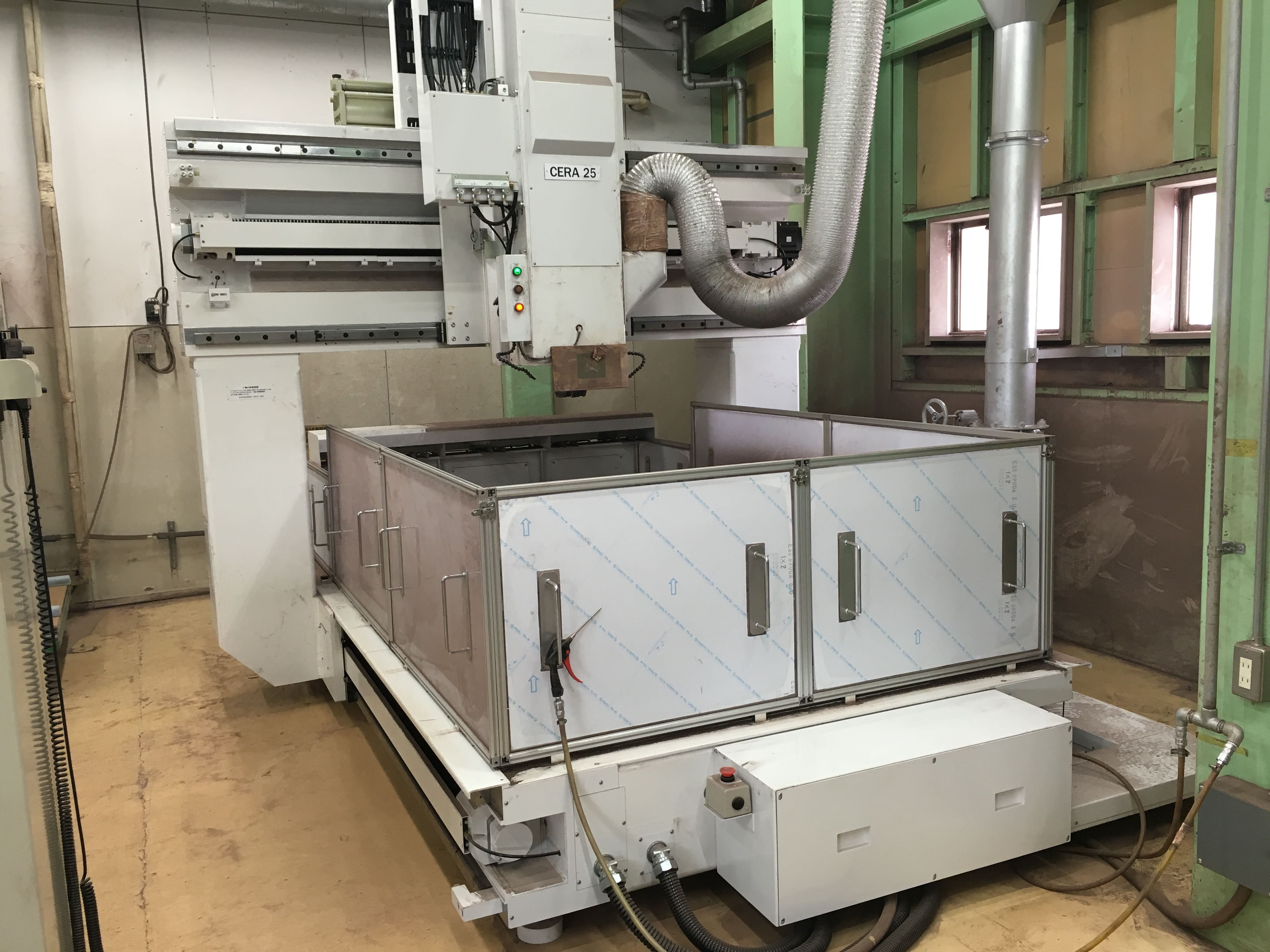 【光学レンズ向け】セラミック加工機