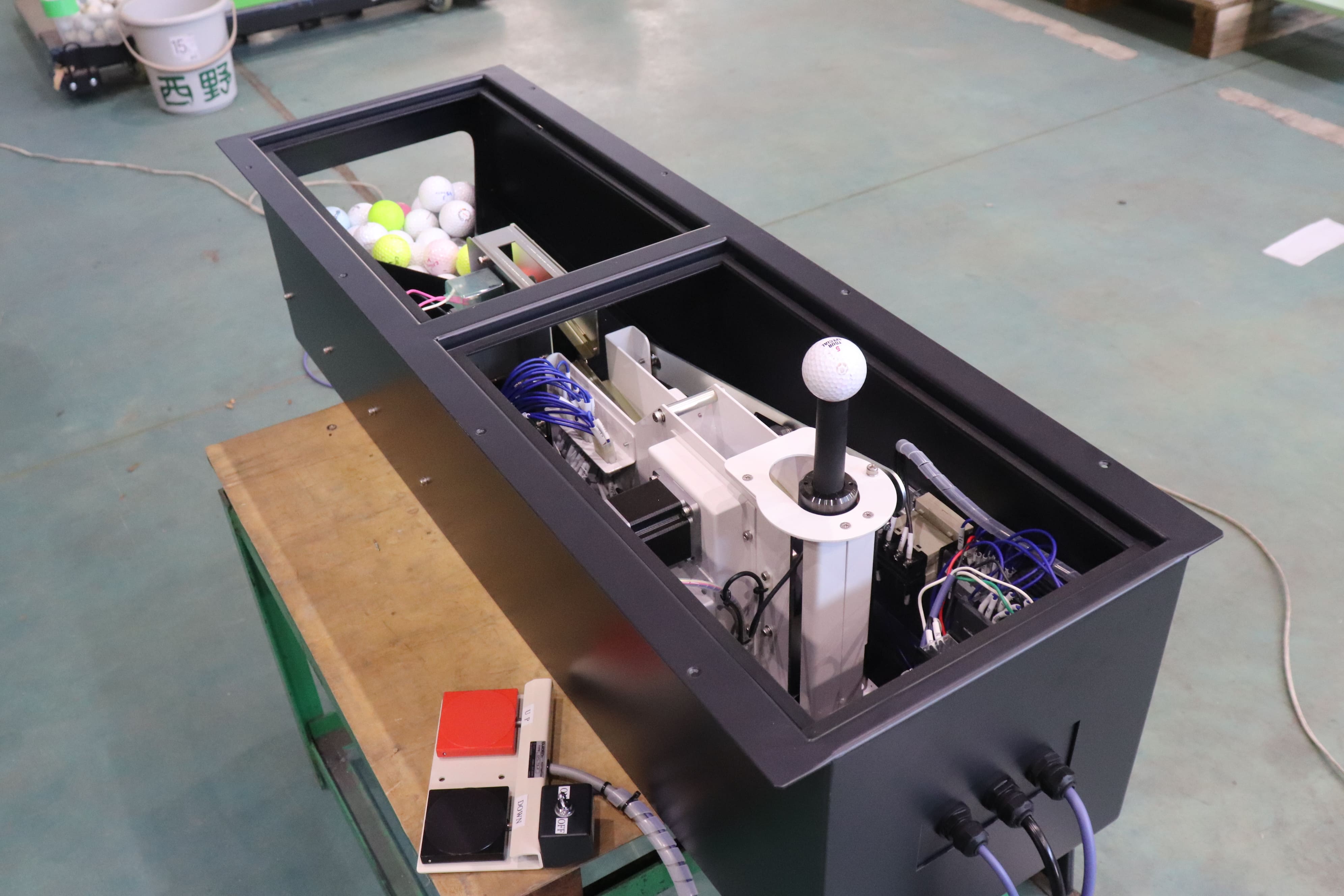 【アミューズメント施設向け】ティーアップ装置