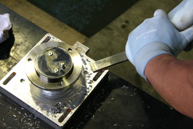 【半導体製造向け】キサゲ作業による精密機械製造