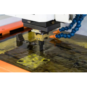 【自動車エンジン向け】型彫放電加工による微細形状加工