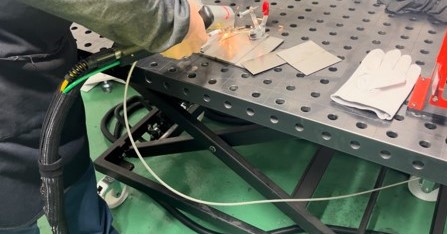 【鉄道車両向け】薄板溶接後の歪みをファイバーレーザー溶接で回避！