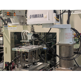 磁石インサート成形の誤挿入ゼロ｜極性検知ロボット内製