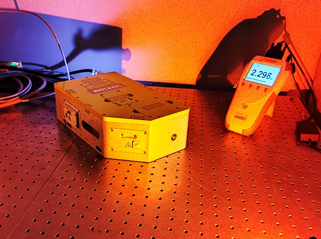 波長606nm・2W・CW単一周波数レーザー サンインスツルメント