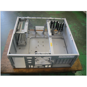 高品質・低コストを実現する産業用コンピュータ筐体製作