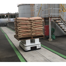 【導入事例】フォークリフト作業は無人へ！屋外搬送用無人搬送車