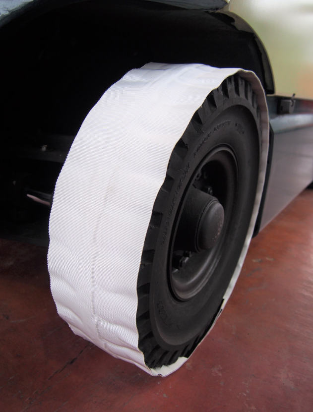 【タイヤ痕防止カバー】台車・AGVのタイヤ痕対策に！