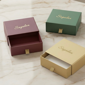 色でブランドを語る引き出し式貼り箱