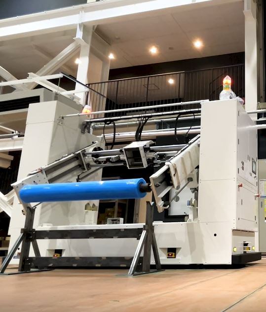 【製紙業界向け】大型ロール搬送AGVによる効率化