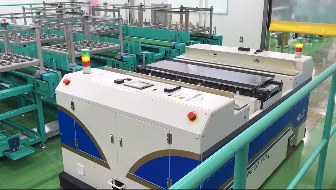 【金属加工業向け】スライドフォーク搭載AGV