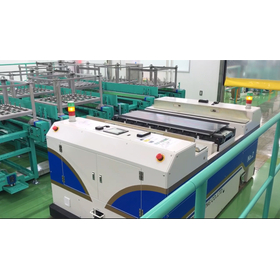 【飲料業界向け】スライドフォーク搭載AGV