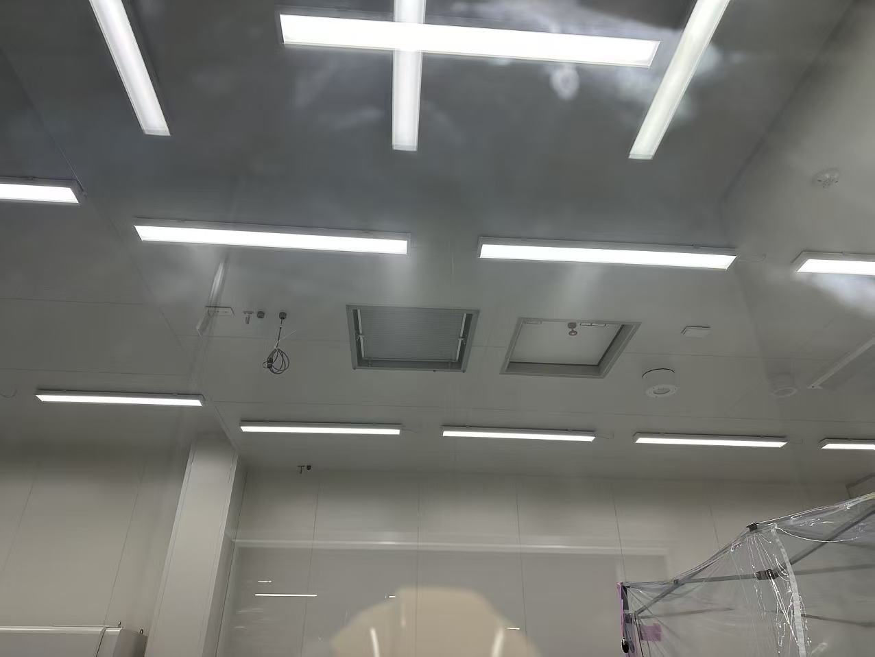 【製薬会社向け】冷凍庫OK！非常灯付きLEDベースライト