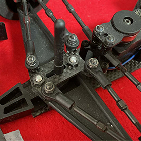 【製作事例】オリジナルRCカーキット用パーツをカーボンで製作