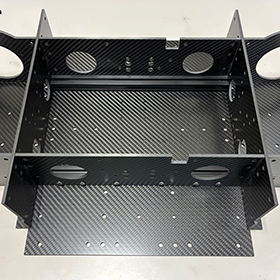 【製作事例】ロボットの骨組みをカーボンで製作