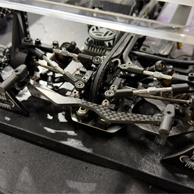 【製作事例】RCカー用ボディマウントをカーボンで製作