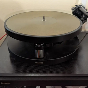 【製作事例】アナログプレーヤー用スタンドをカーボンで製作