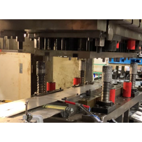 【製作事例】輸送機用部品の量産プレス(順送型)