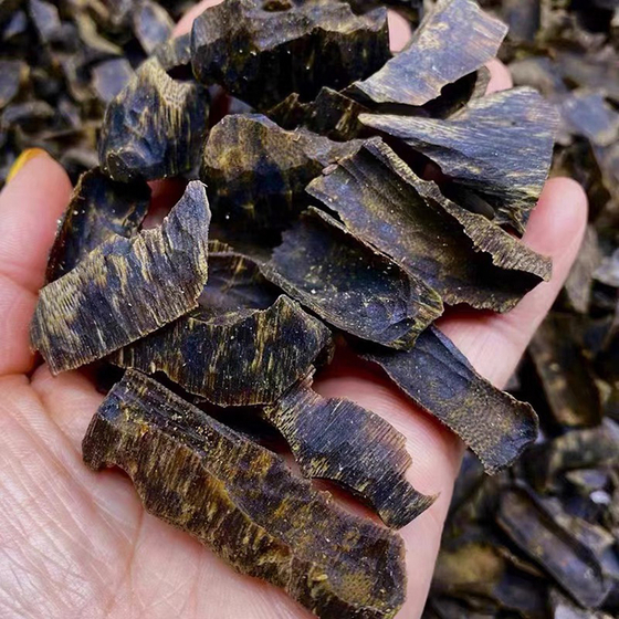 sinking Kynam Oud Chips.jpg