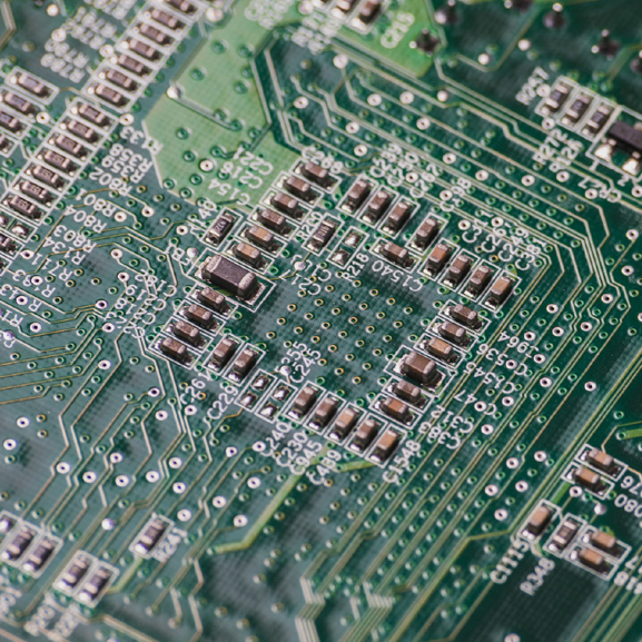 表面処理事例　電子部品搬送プレートへの接着剤付着を解決！