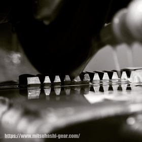 精密ラックギヤ加工（歯研対応）