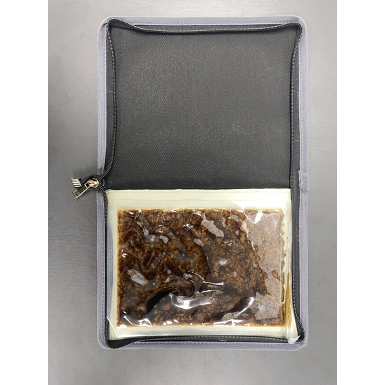 POUCH1.jpg