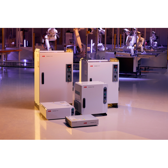 Five OmniCore controllers family 3.jpg