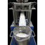 Air-operated vibrating feeder for the chemical industry