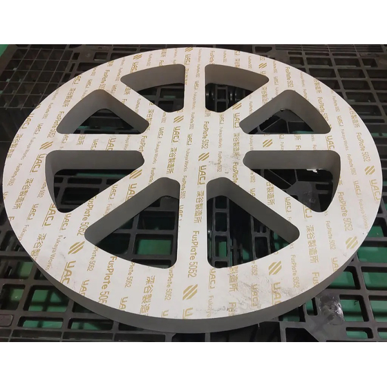 アルミ 45mm厚ウォータージェット切断加工.jpg