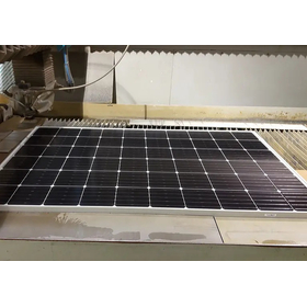 太陽光発電パネルウォータージェット切断