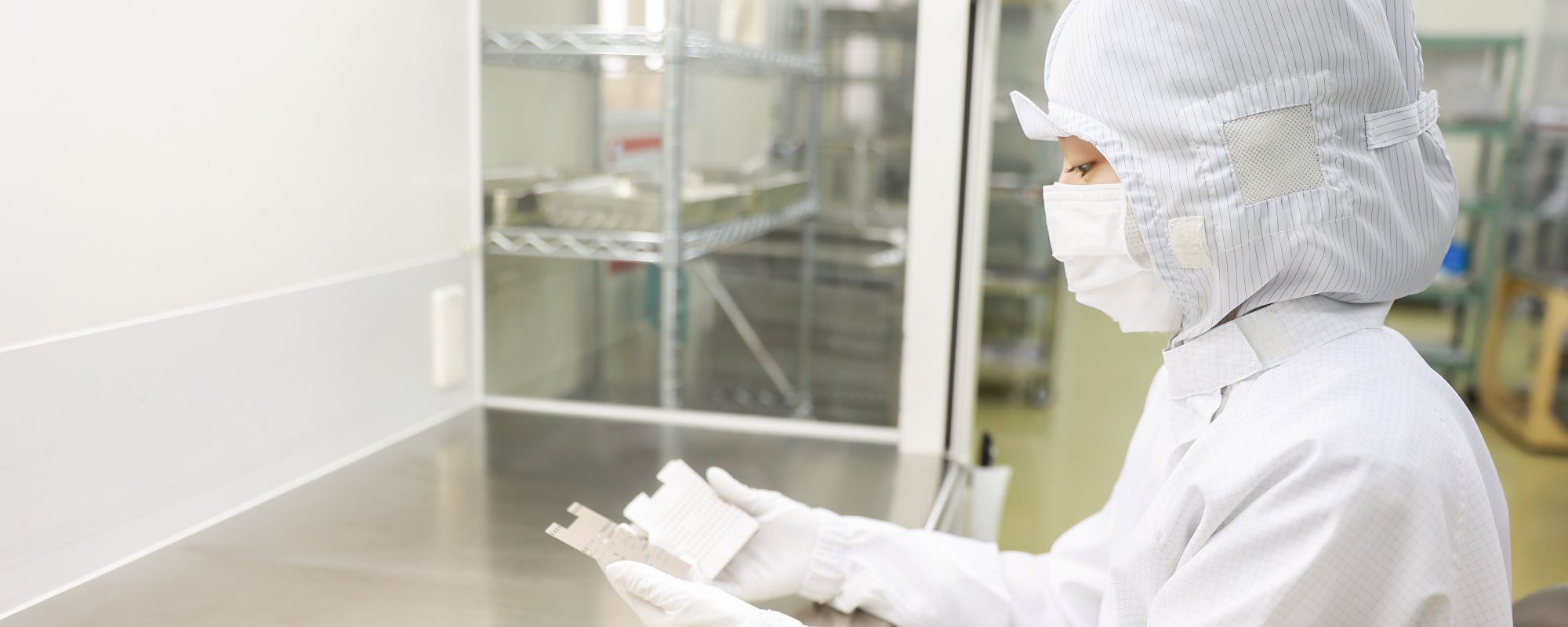 母材へのダメージを抑えつつ有価金属を回収！精密洗浄サービス